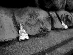 Tiny buddhas at Wat