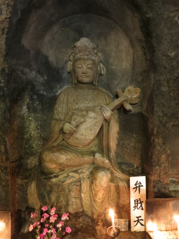 One of the minor gods serving Benzaiten, goddess of beauty and wealth