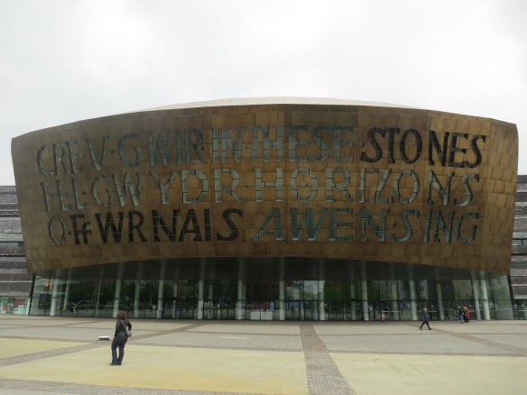 I think both phrases are lovely, especially for an opera house