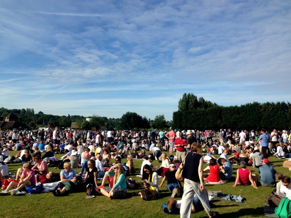 We settled down at about 7:45am and this was the queue that was already there